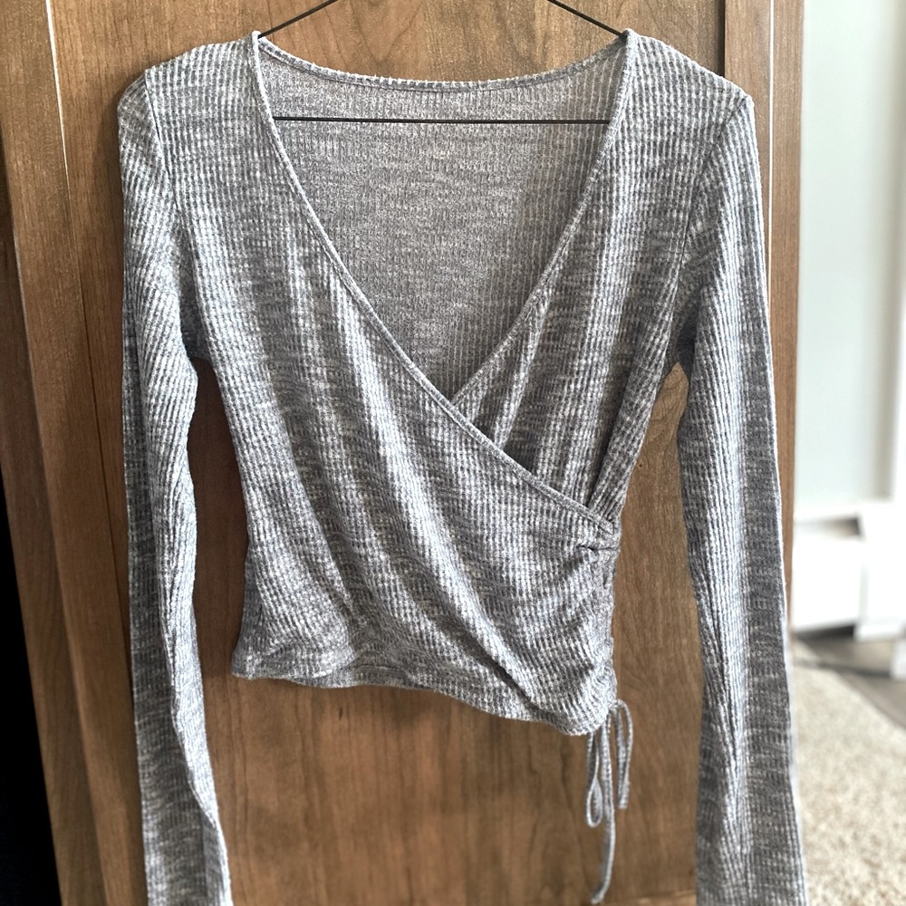 American eagle v-neck top